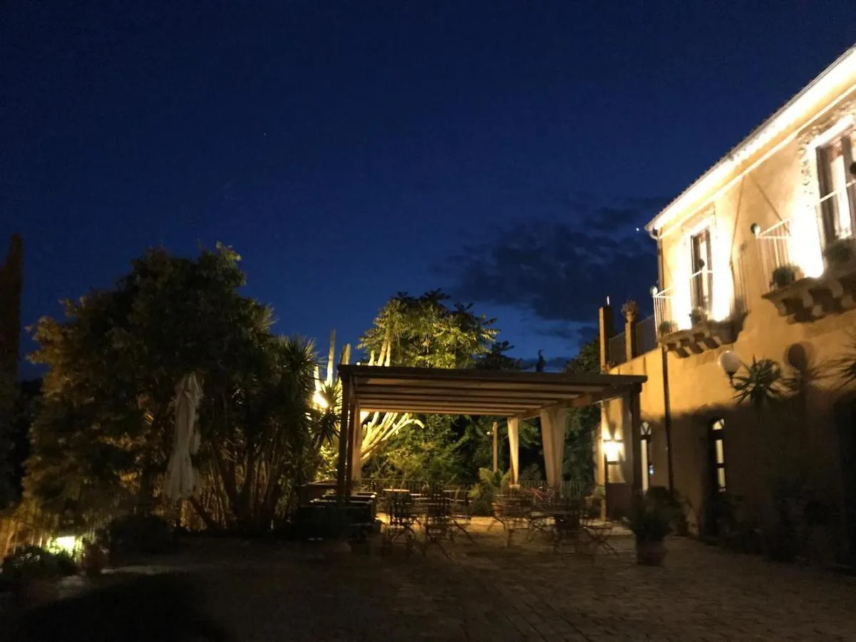 Villa Tasca Caltagirone Italia